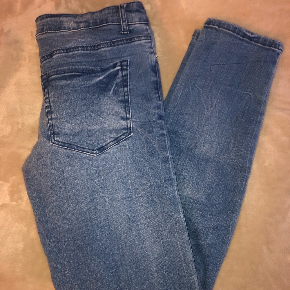 Ripped Skinny Jeans